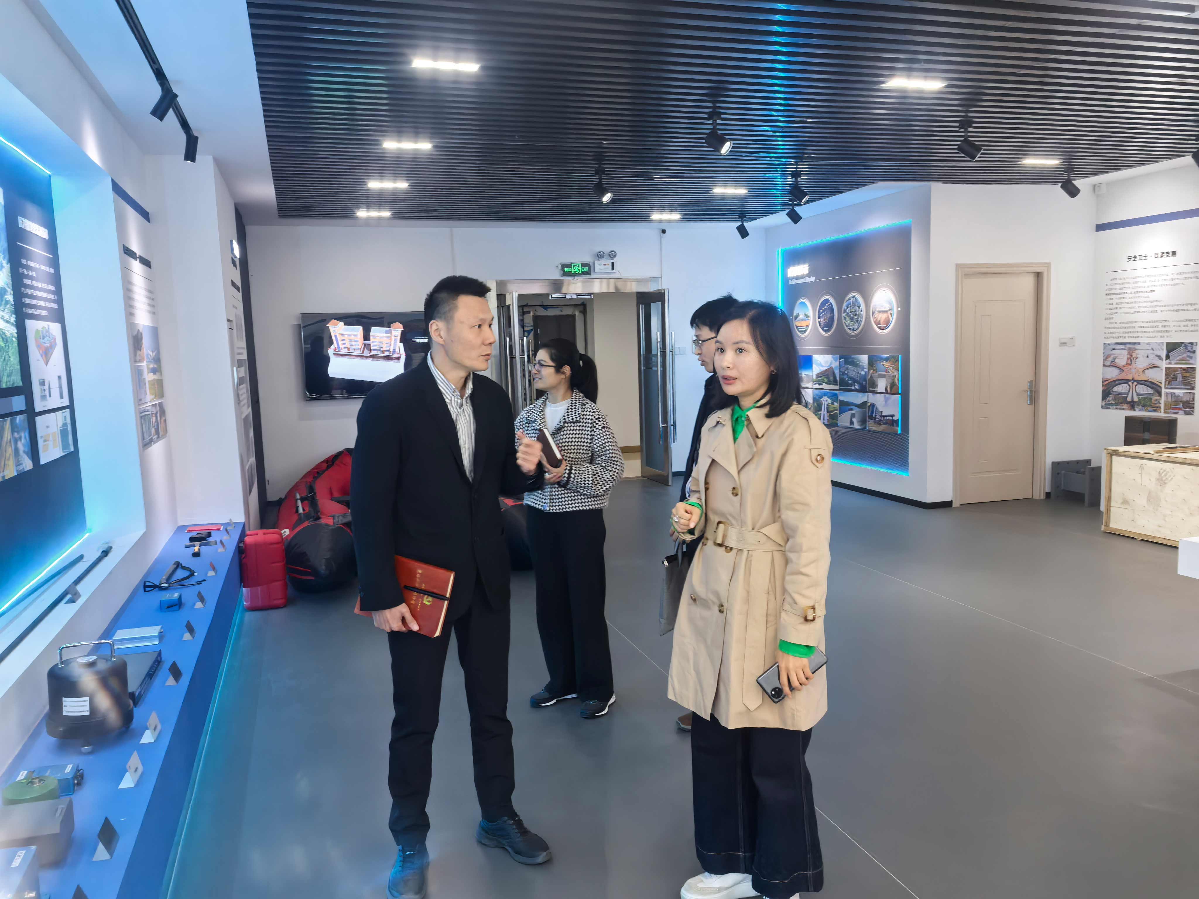 南海区科技局莅临广东震科调研指导